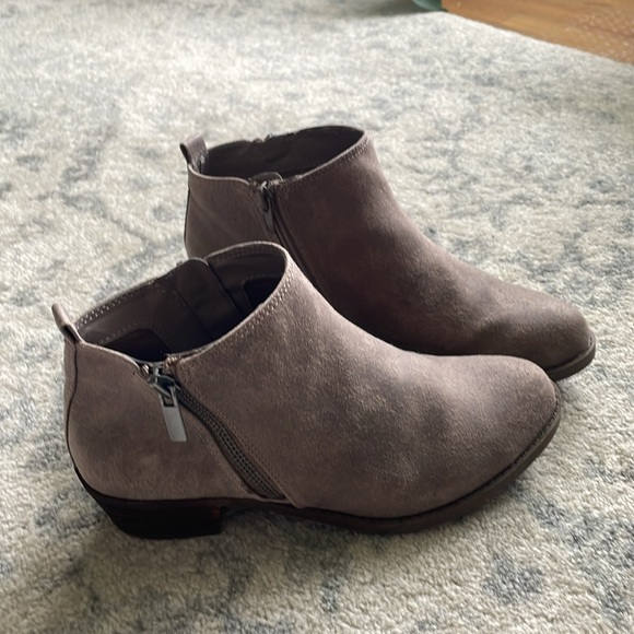 Woman’s Carlos Santana Booties - Picture 2 of 8